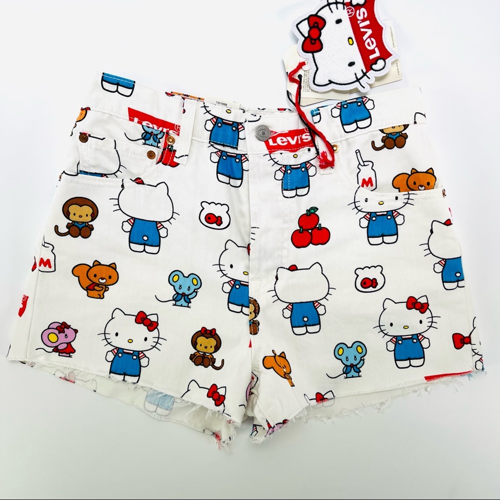 NWT Sanrio Hello Kitty Levi’s Denim Ribcage Shorts Sz 28
